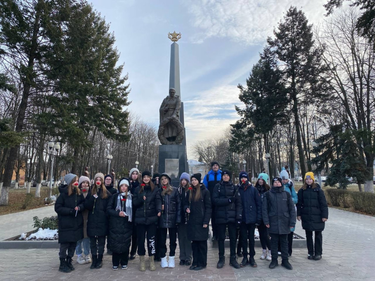 Возложение цветов к памятнику Неизвестного солдата.