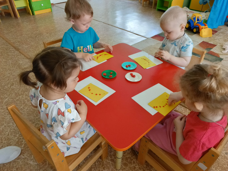 «Бусы для куклы».