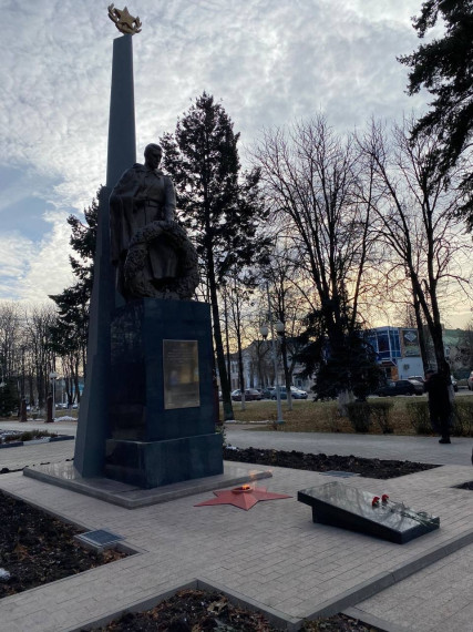 Возложение цветов к памятнику Неизвестного солдата.