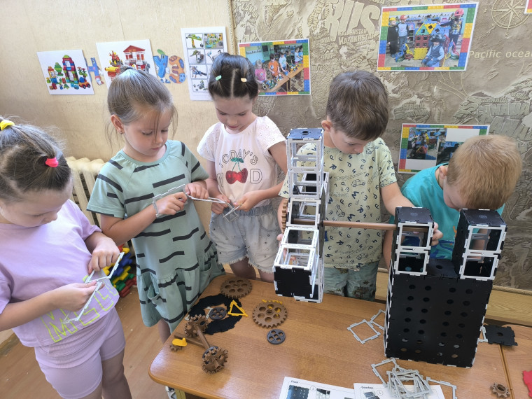 Проведение игровых упражнений в лаборатории с конструктором  «Полидрон»,  Lego-конструктором DUPLO.