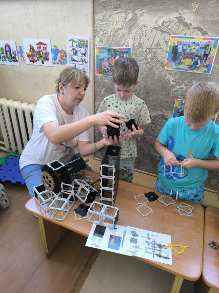 Проведение игровых упражнений в лаборатории с конструктором  «Полидрон»,  Lego-конструктором DUPLO.